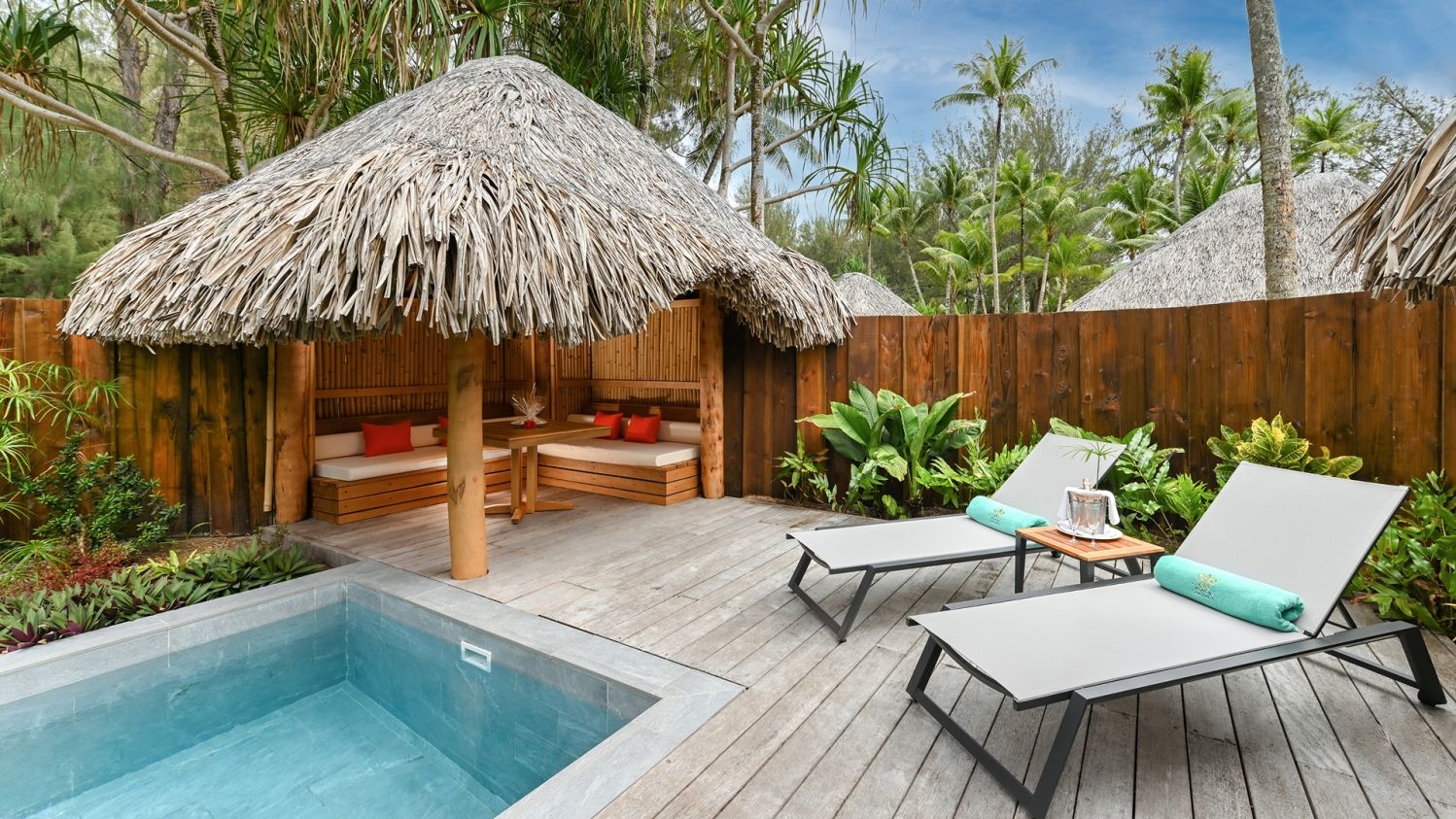 villa avec jardin et piscine